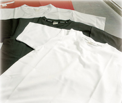 台中團體服 - 排汗 圓領 素面T-SHIRT 布名 : 吸濕排汗布 規格 : 100%POLYESTER 台灣製吸濕排汗衫,涼感機能纖維,不會靜電、不容易皺,吸濕快乾並保持肌膚乾燥